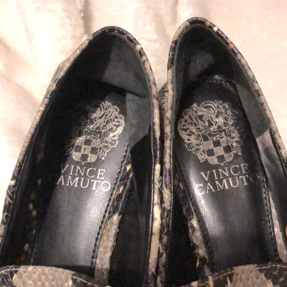 Vince Camuto Leather Snake Print Loafer. New w/ Box Mulberry, Ochre, Blk, & Wt. - Picture 8 of 10